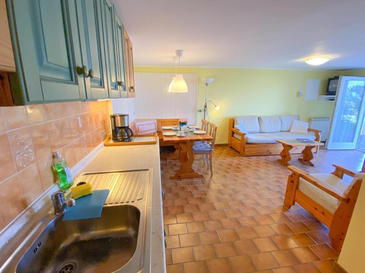 Bellavista A Garten Appartement Mit Pool Colico Luaran gambar